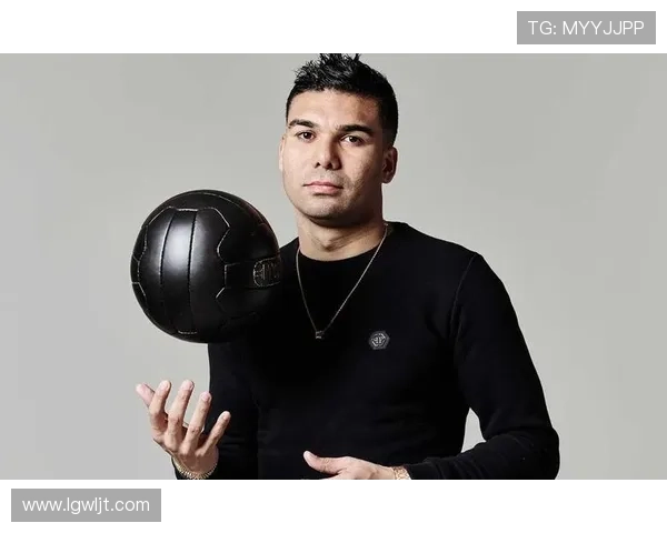 卡塞米罗铲球染黄后疑似受伤被换下 乌加特多古替补登场调整阵容 卡塞米罗铲球染黄后疑似受伤被换下 乌加特多古替补登场调整阵容