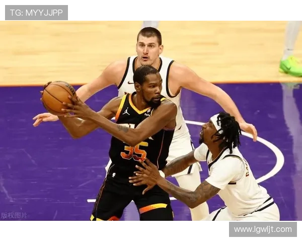 雷诺关键2分助力球队获胜 4中3贡献9分2篮板 罚球5中3表现亮眼